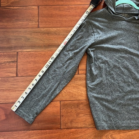 Vineyard Vines Edgartown T Shirt Hoodie Boys Large Gray Striped Performance - Picture 8 of 8